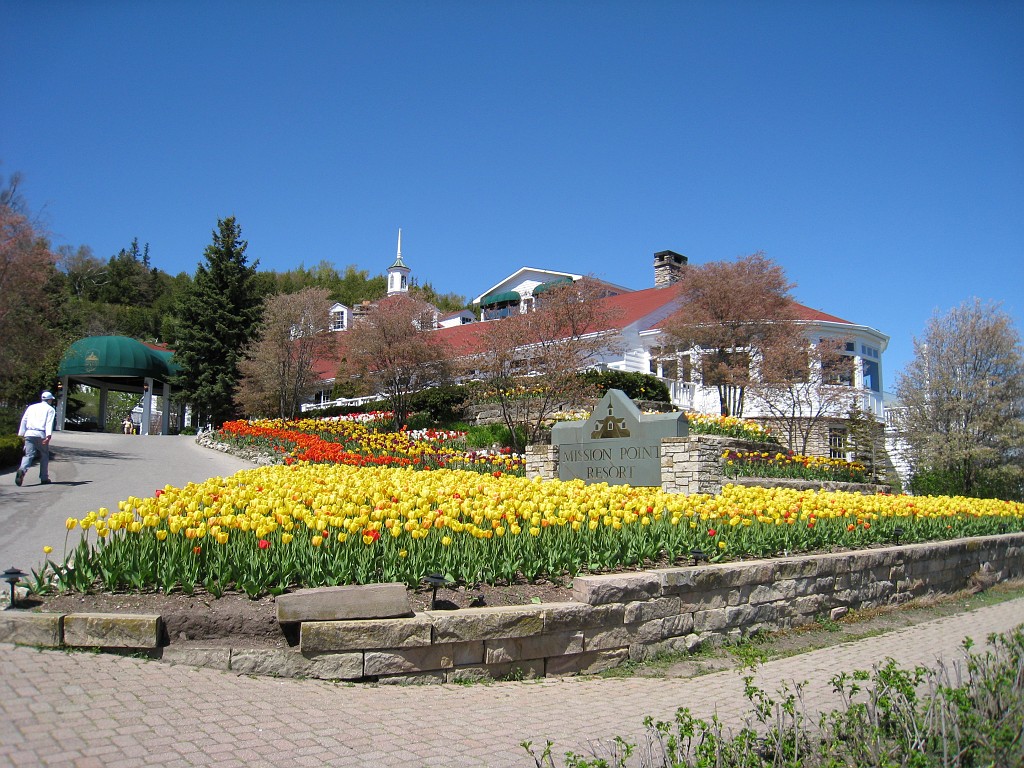 Mackinaw Island Area May 2008 0703.jpg - May 24 2008 a trip to Mackinac City for a 5 M race and a visit to Mackinac Island. A day to the UP, Paradise, Whitefish Point and Tahquamen Falls. This was followed by trips to Petoskey and Charlevoix.